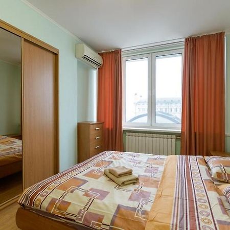 Апартаменти 3-Кімнатні Поруч З М. Театральна كييف المظهر الخارجي الصورة
